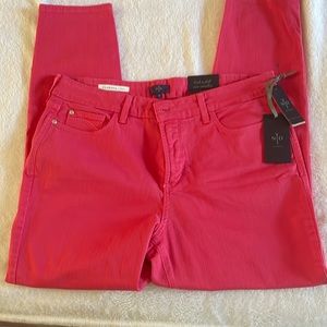 NYDJ NWT SZ 14. 27” inseam.
